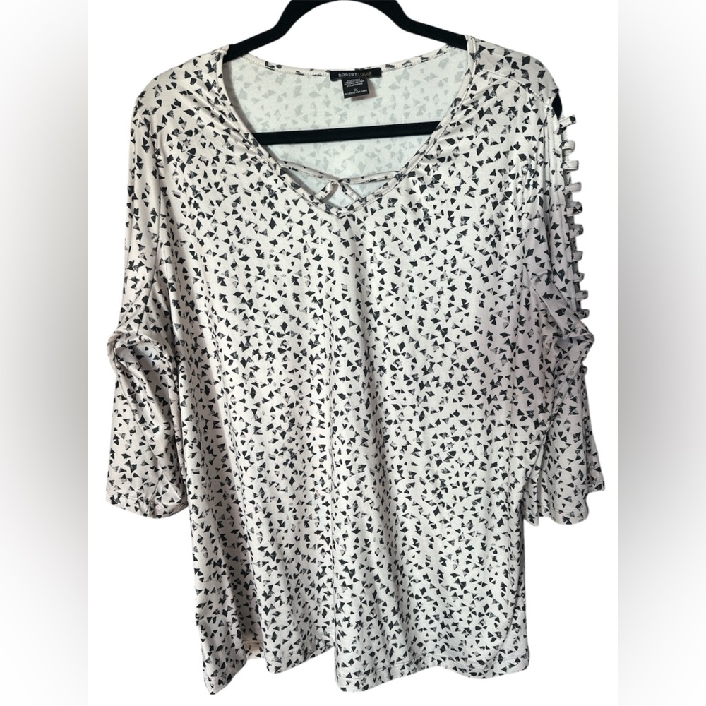 ROBERT LOUIS - Black and Cream Geometric Blouse